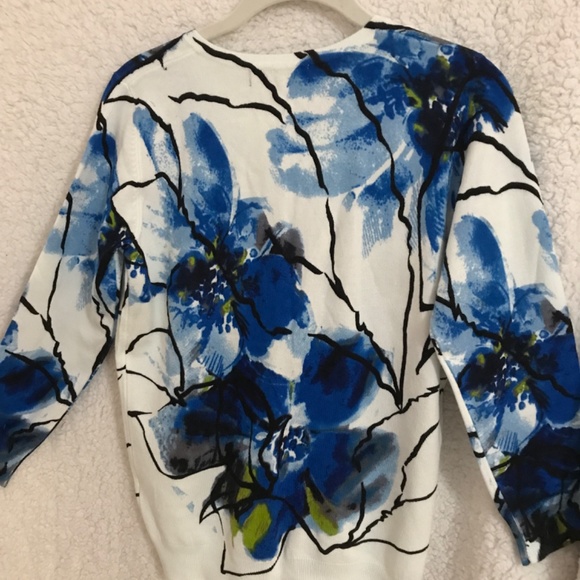 Joseph A. 3/4 sleeve button down cardigan. - Picture 2 of 4